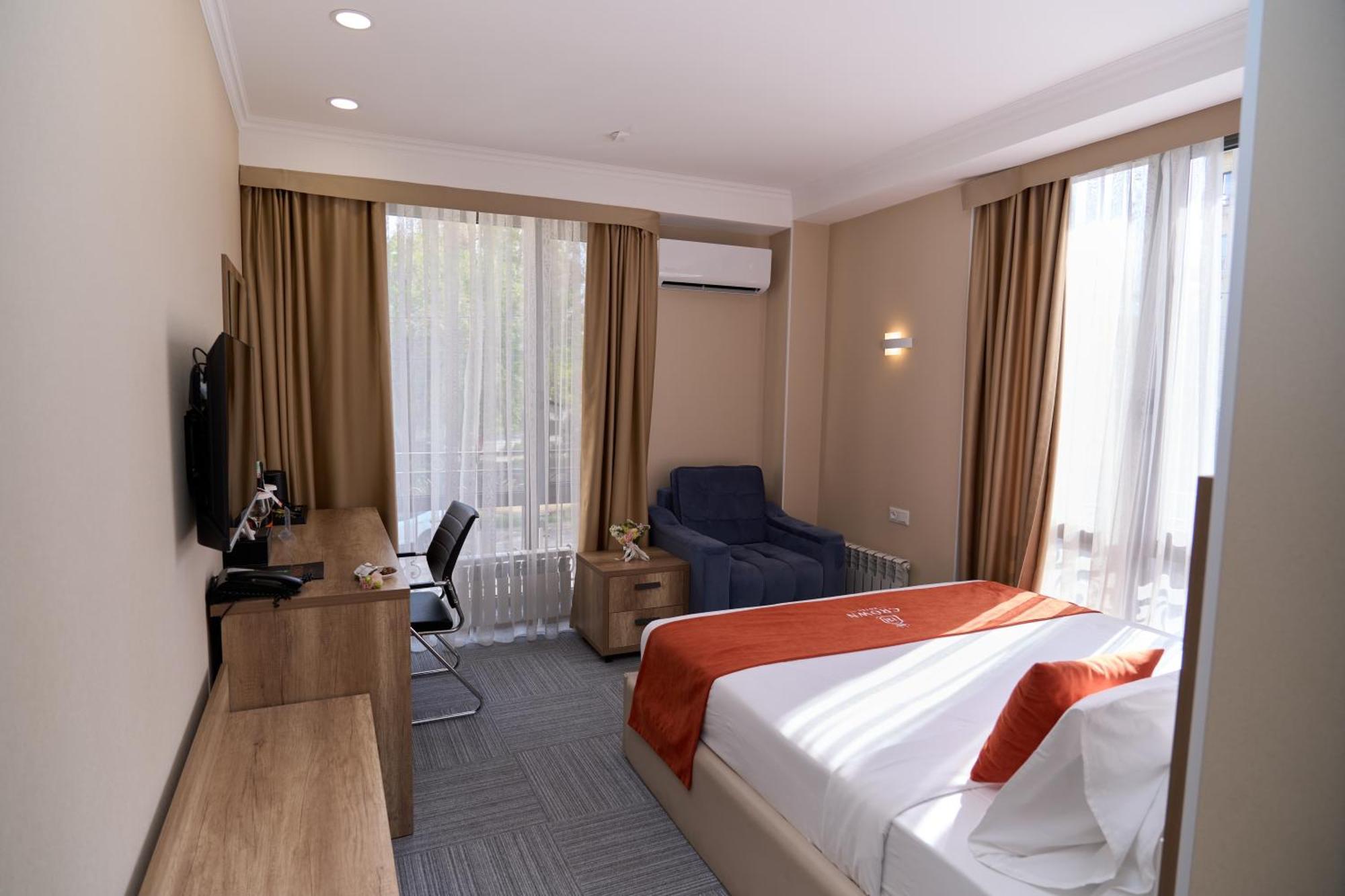 Crown Hotel Bishkek Exterior photo