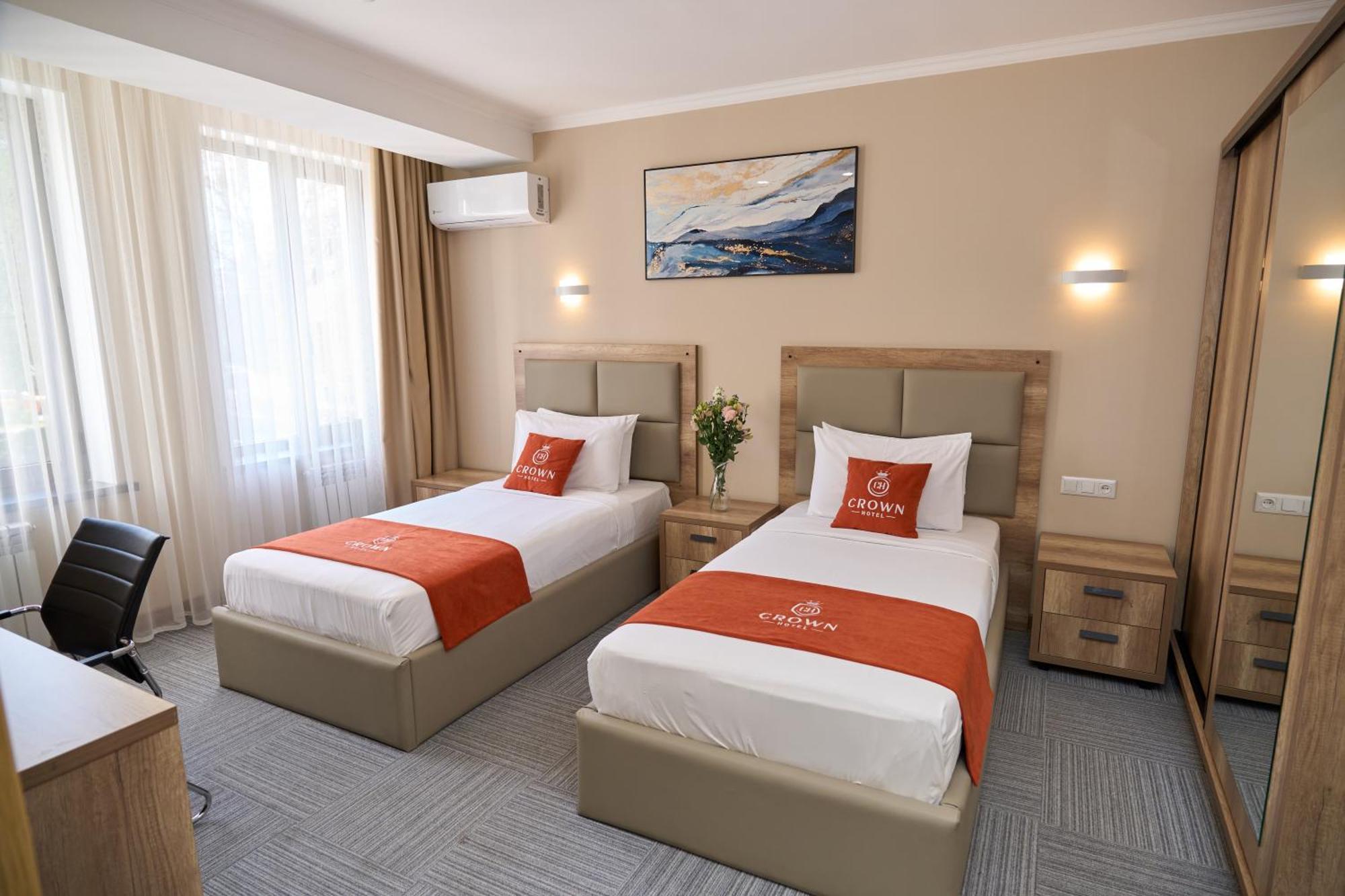 Crown Hotel Bishkek Exterior photo